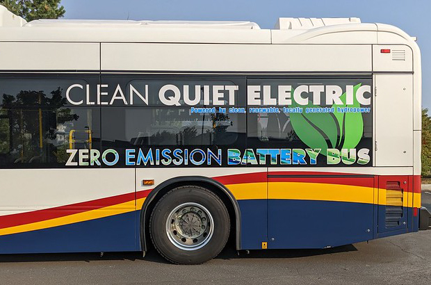 link transit electric bus banner reading clean quiet electric zero emission battery use