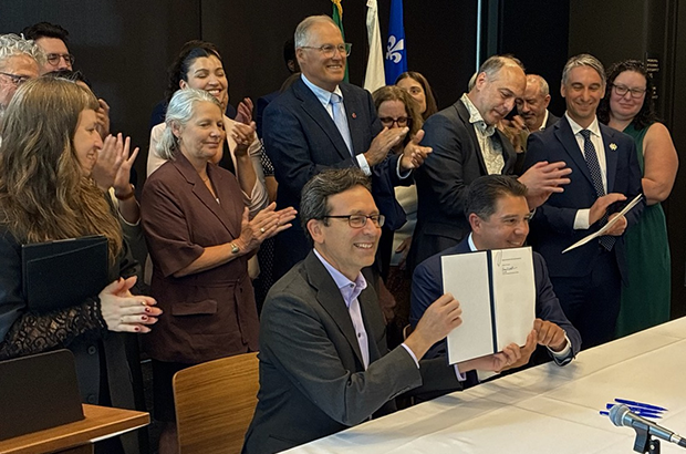 Gov. Ferguson signs agreement linking WA, CA and QC carbon markets