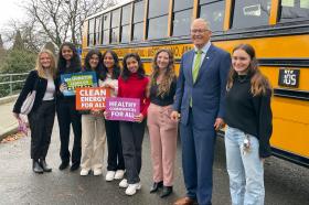 Gov. Jay Inslee with students in front of Electric school bus